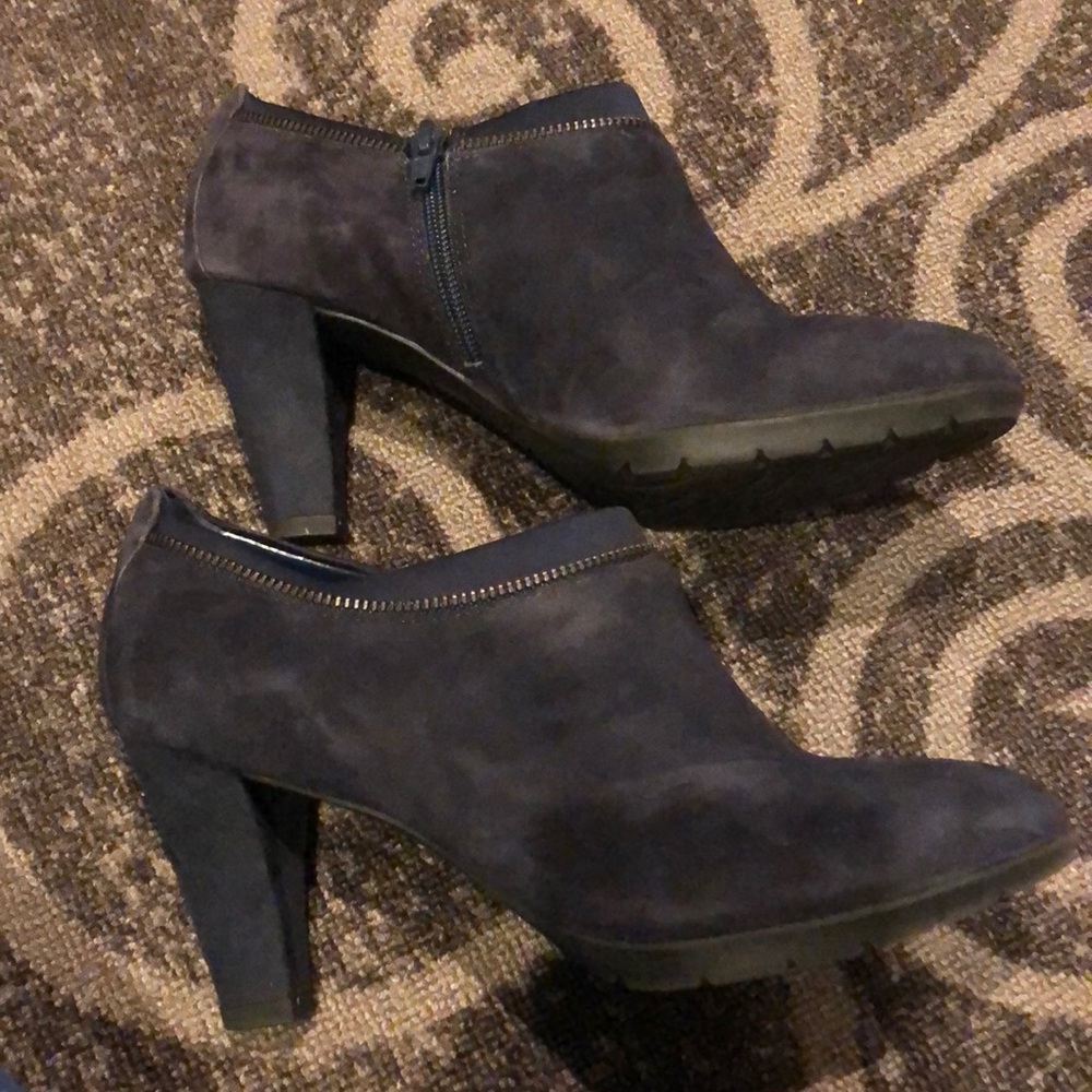 EUC Anne Klein booties size 7.5